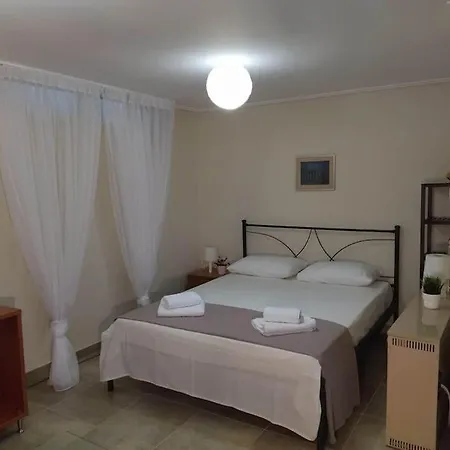 Kalamata Beach Maizonette Ground Floor And Semi-Basement With Yard Exterior foto