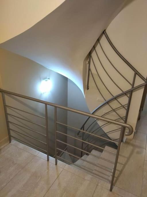 Maizonette Ground Floor And Semi-basement With Yard Apartment