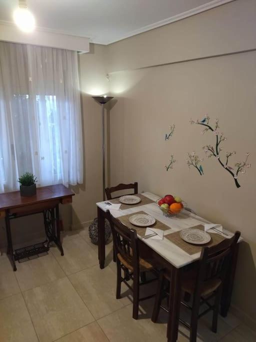 公寓 Maizonette Ground Floor And Semi-basement With Yard Kalamáta