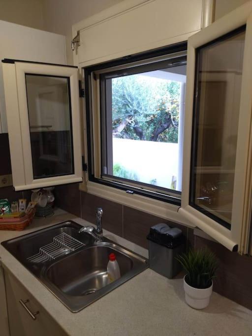 Maizonette Ground Floor And Semi-basement With Yard 公寓 Kalamáta