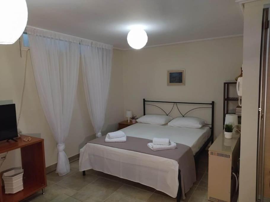 Maizonette Ground Floor And Semi-basement With Yard Apartment Kalamata