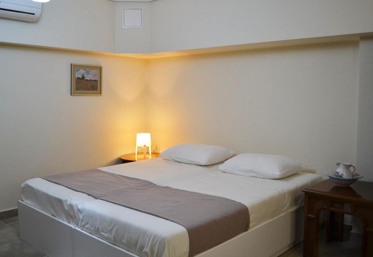 Apartment Maizonette Ground Floor And Semi-basement With Yard